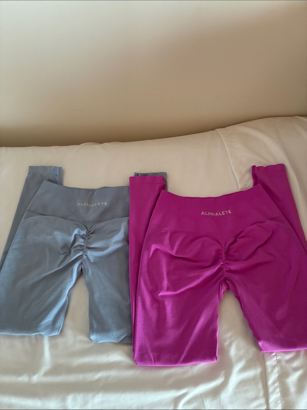 Alphalete Scrunch-Back Active Shorts - periwinkle & hot pink